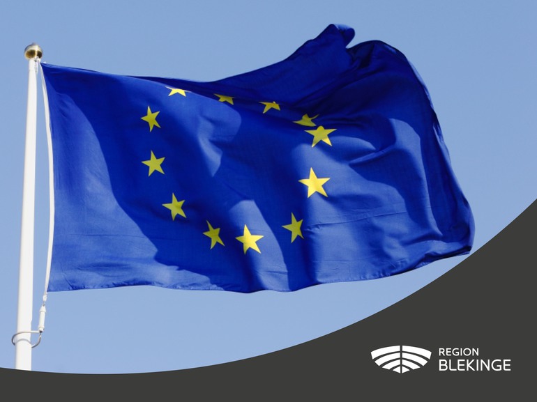 Flaggstång med EU-flaggan 